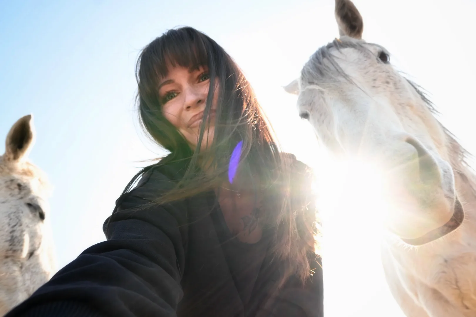 Přečtete si více ze článku Retreat: Poznej sebe samu v blízkosti koní – „Proč někdy nestačí jen přemýšlet?“