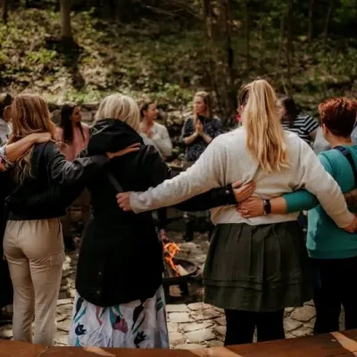 retreat3.170_800 galerie – kruh sdílení – oheň a záměry